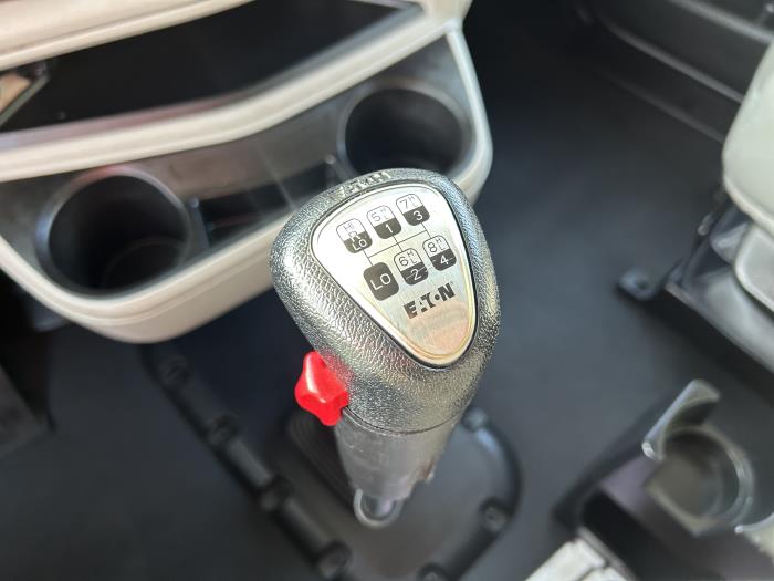 2023 Peterbilt 579-32