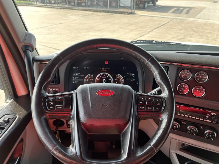 2023 Peterbilt 579-33
