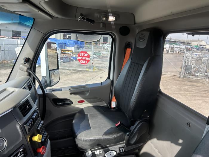 2020 Peterbilt 567-25