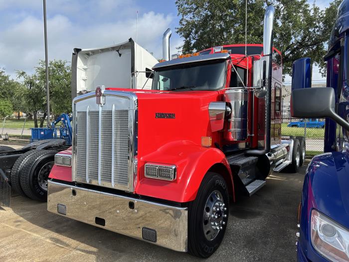 2023 Kenworth W900L-1