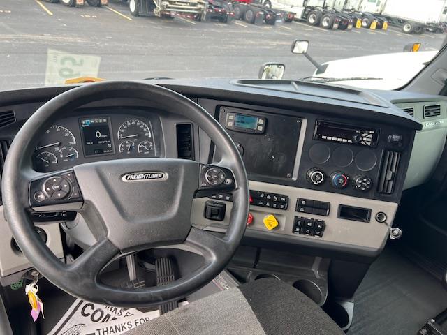 2020 Freightliner Cascadia-7