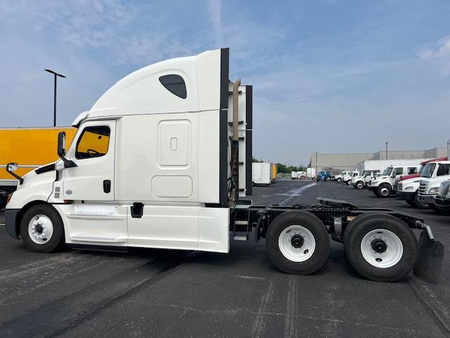 2020 Freightliner Cascadia-2