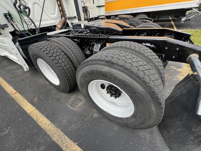 2020 Freightliner Cascadia-17