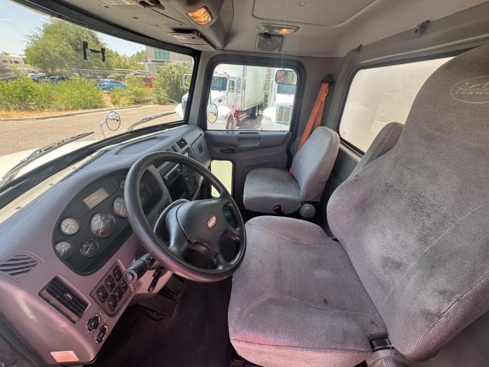 2019 Peterbilt 330-5