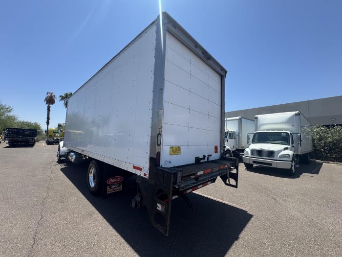 2019 Peterbilt 330-8