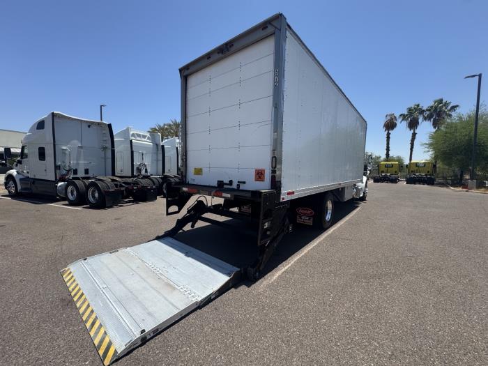 2019 Peterbilt 330-10