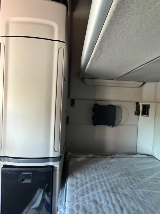 2023 Peterbilt 579-15