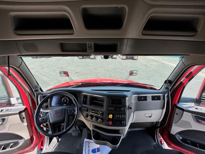 2023 Peterbilt 579-13