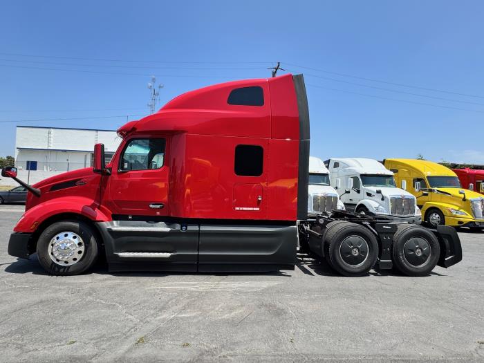 2023 Peterbilt 579-8