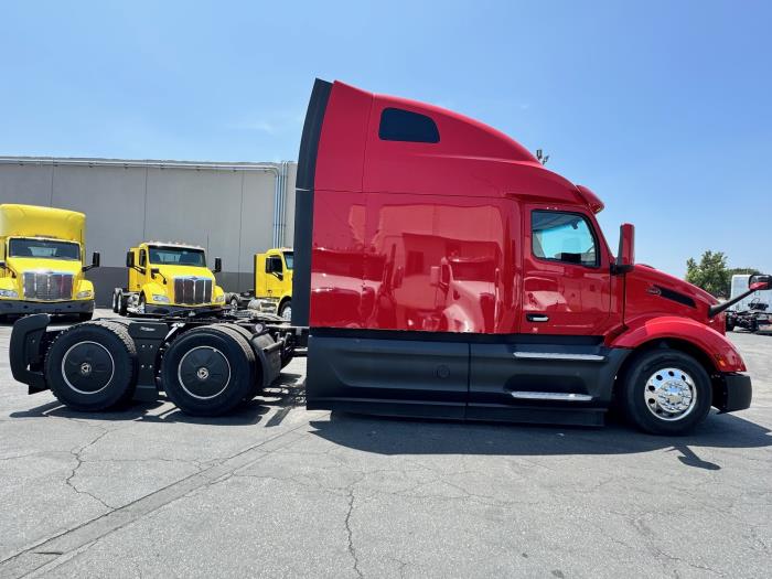 2023 Peterbilt 579-4