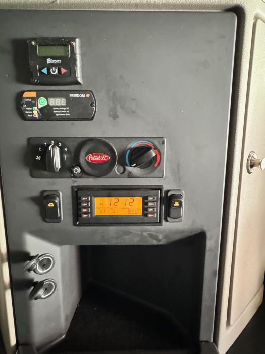 2023 Peterbilt 579-16