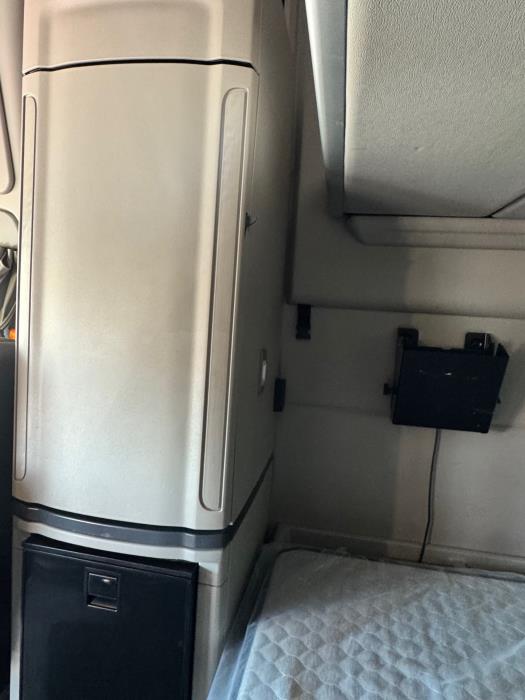 2023 Peterbilt 579-17