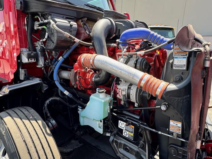2023 Peterbilt 579-10