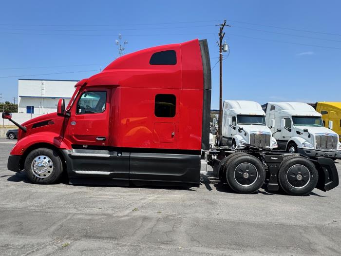 2023 Peterbilt 579-8