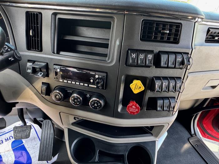 2023 Peterbilt 579-13