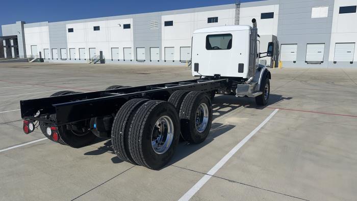 2025 Peterbilt 548-4