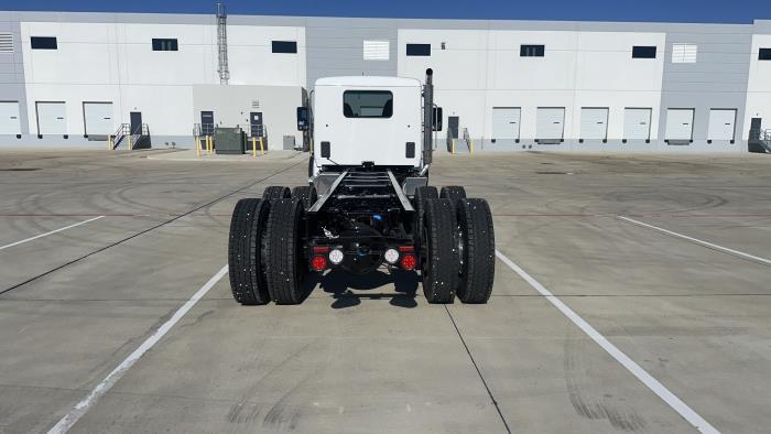 2025 Peterbilt 548-5