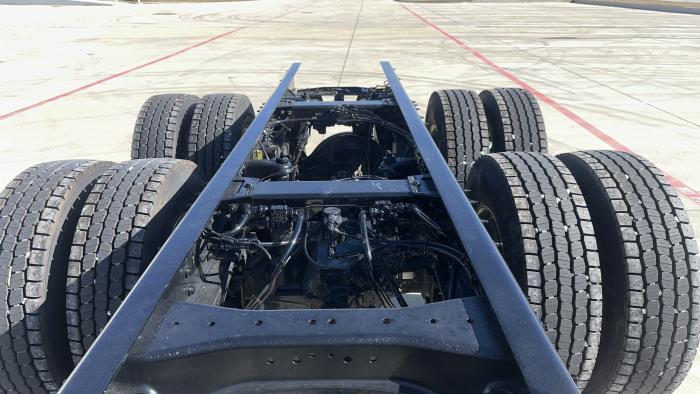 2025 Peterbilt 548-8