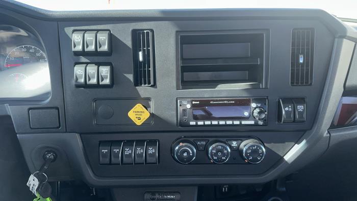 2025 Peterbilt 548-13