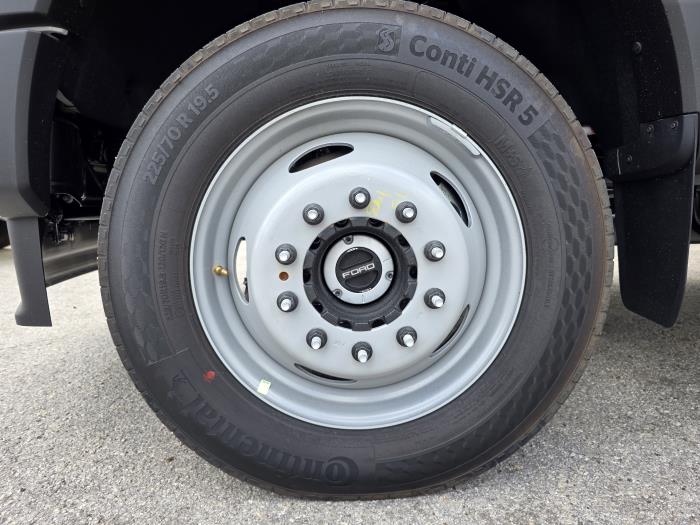 2025 Ford F-550-11