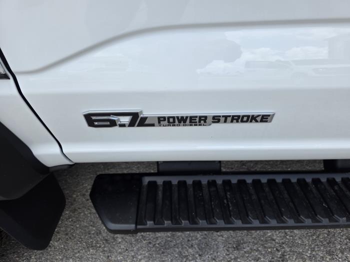 2025 Ford F-550-13