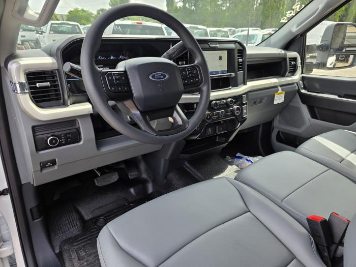 2025 Ford F-550-16