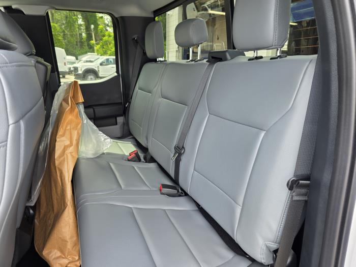 2025 Ford F-550-23