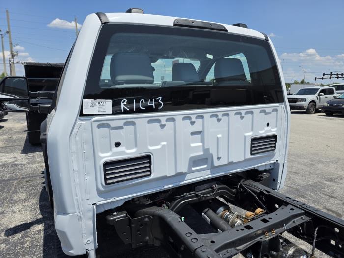2025 Ford F-600-8