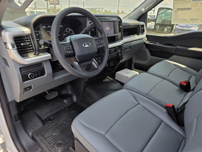 2025 Ford F-600-14