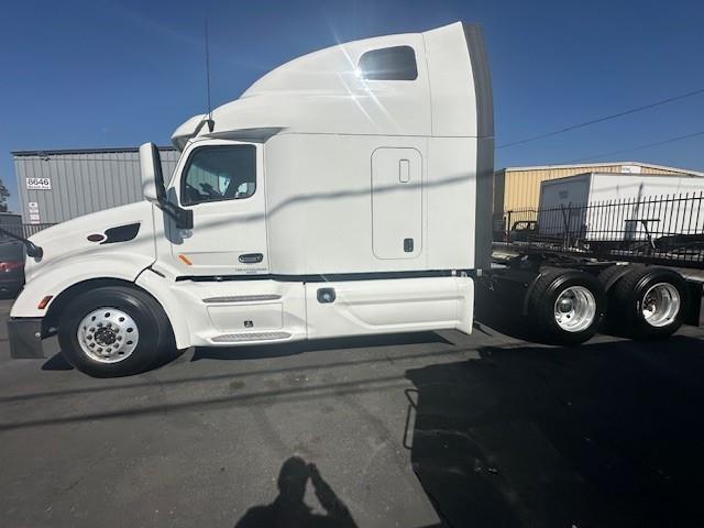 2022 Peterbilt 579-8