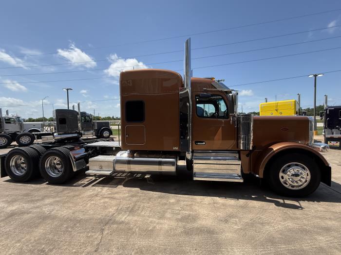 2026 Peterbilt 589-4