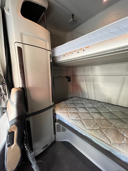 2021 Peterbilt 579-15