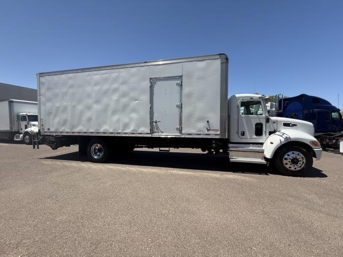 2020 Peterbilt 337-8