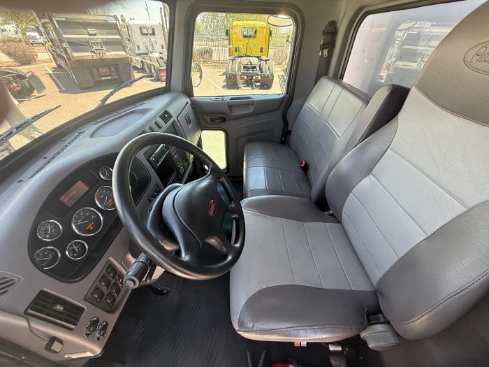 2020 Peterbilt 337-16