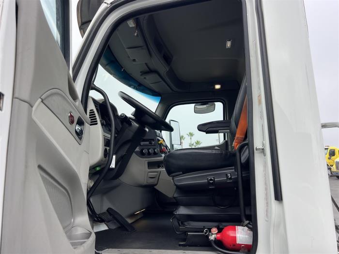 2020 Peterbilt 567-17