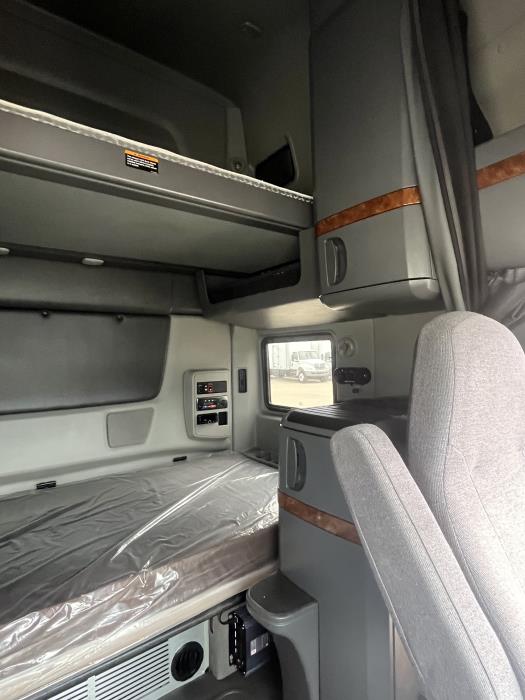 2021 International LT625-12