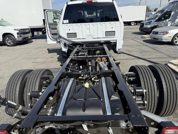 2025 Ford F-550-7