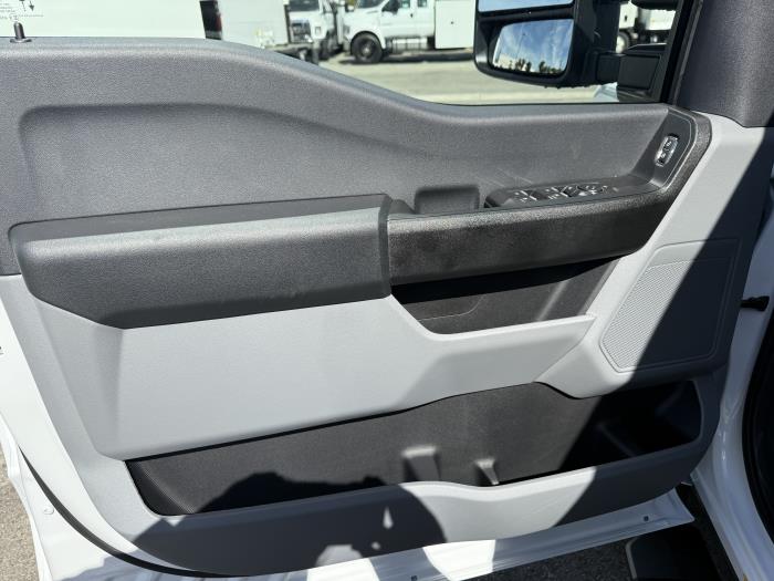 2025 Ford F-550-10
