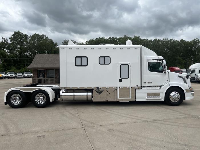 2016 Volvo VNL64T860-8
