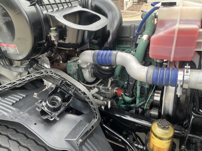 2016 Volvo VNL64T860-10