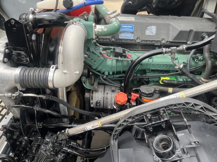 2016 Volvo VNL64T860-11