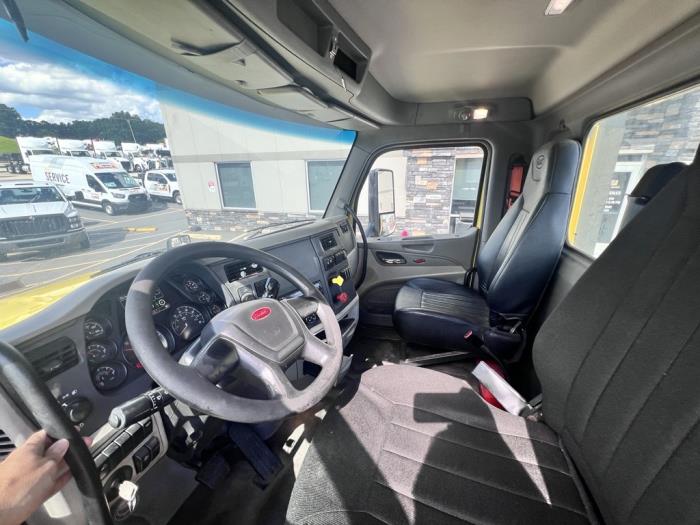 2021 Peterbilt 579-17