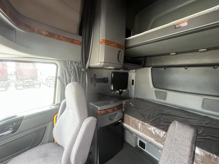2021 International LT625-11