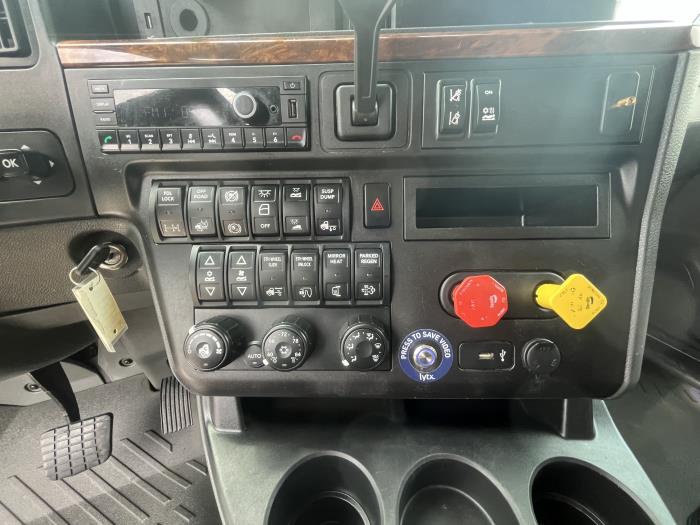 2021 International LT625-16