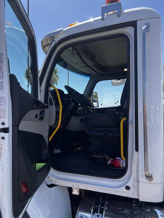2026 Peterbilt 567-16