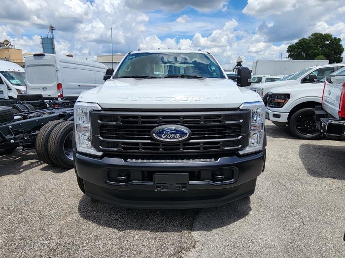 2025 Ford F-550-2