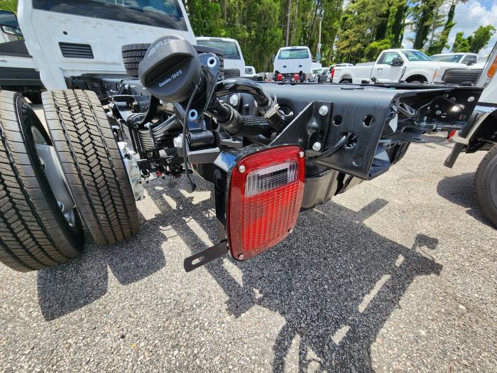 2025 Ford F-550-9