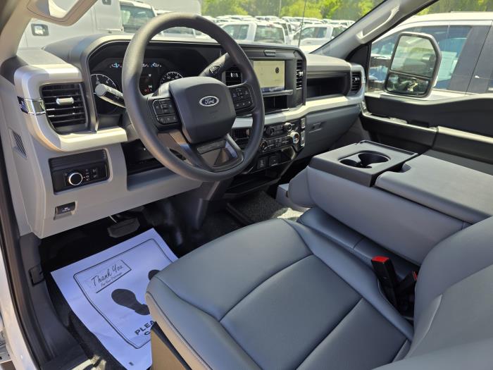 2025 Ford F-550-11