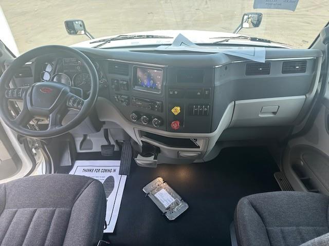 2022 Peterbilt 579-4