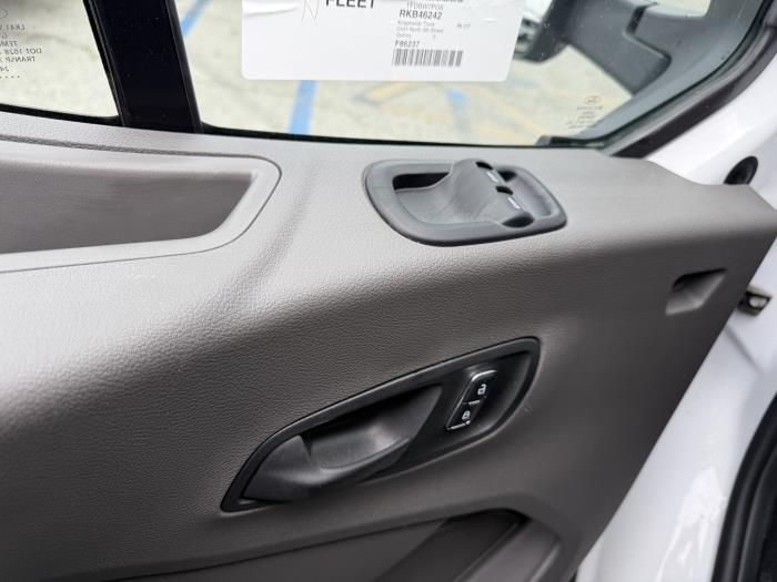 2025 Ford Transit-350-32